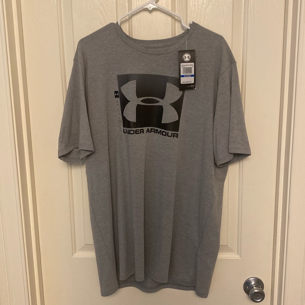 Under Armour T-shirt. XL